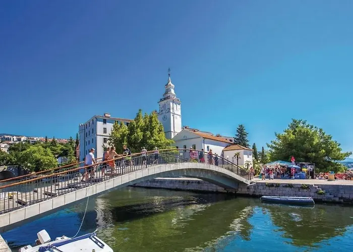 Apartment Una, 150m From The Sea, Parking, Crikvenica, Dramalj